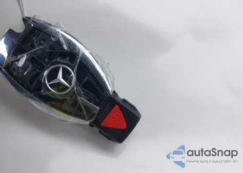 2011 Mercedes-Benz C 300 Luxury/Sport z USA, uszkodzony, nr VIN WDDGF5EB6BA476437